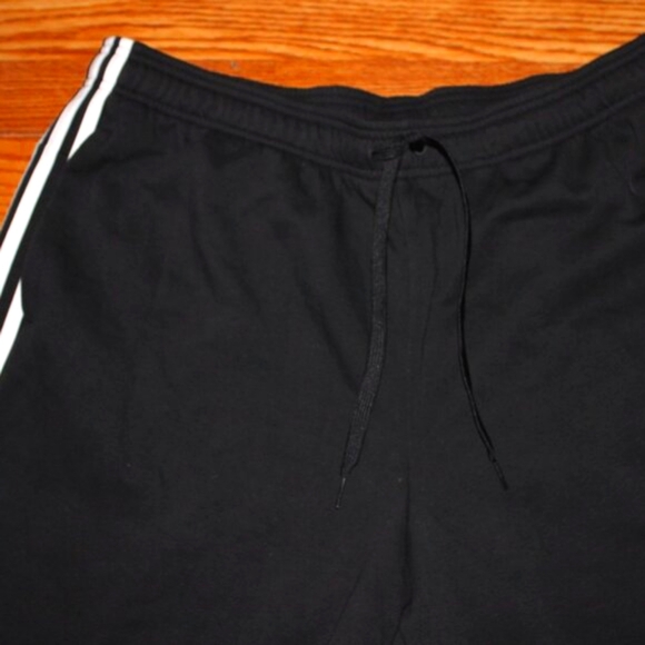 Adidas Essential 3-Stripe Shorts - Size 2XL - Picture 4 of 7
